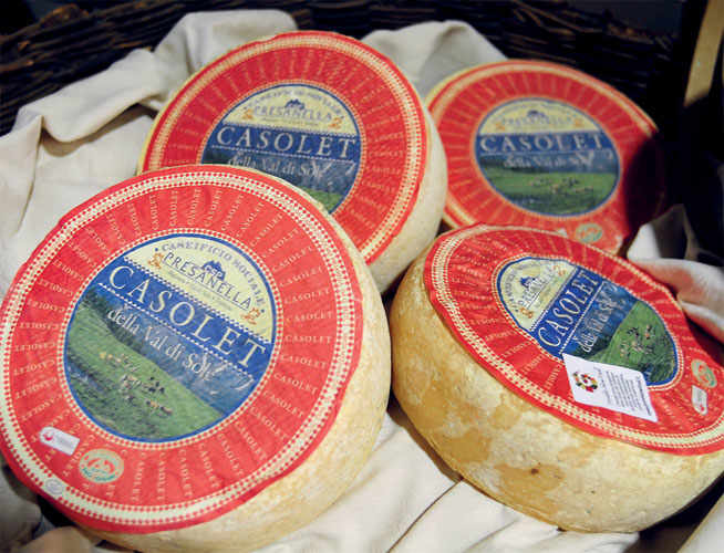 The small cheese of Val di Sole: Casolét