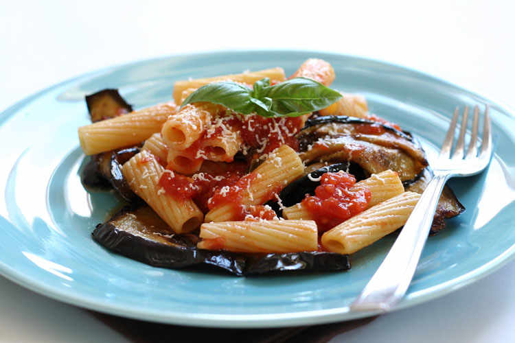 Etna Wines. Pasta alla Norma.